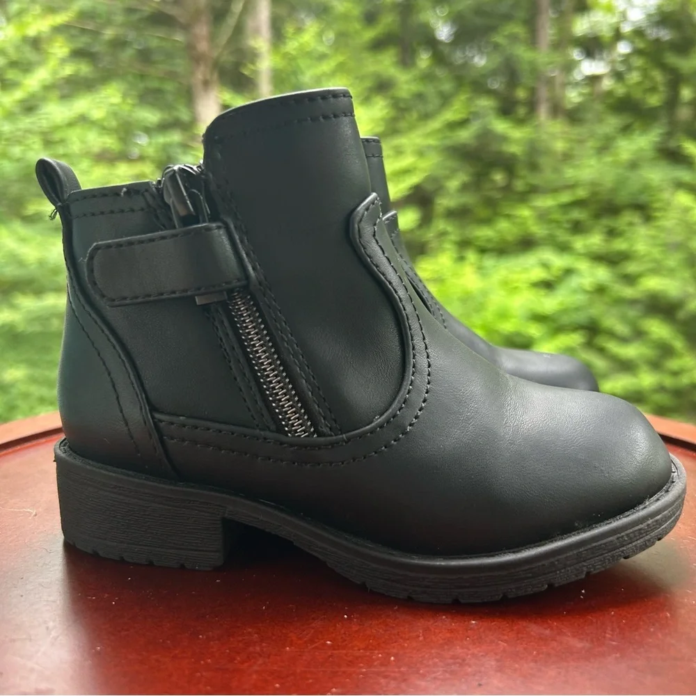 Black Faux Leather Zipper Boots | Toddler Girl Size 8 | Classic Ankle Booties